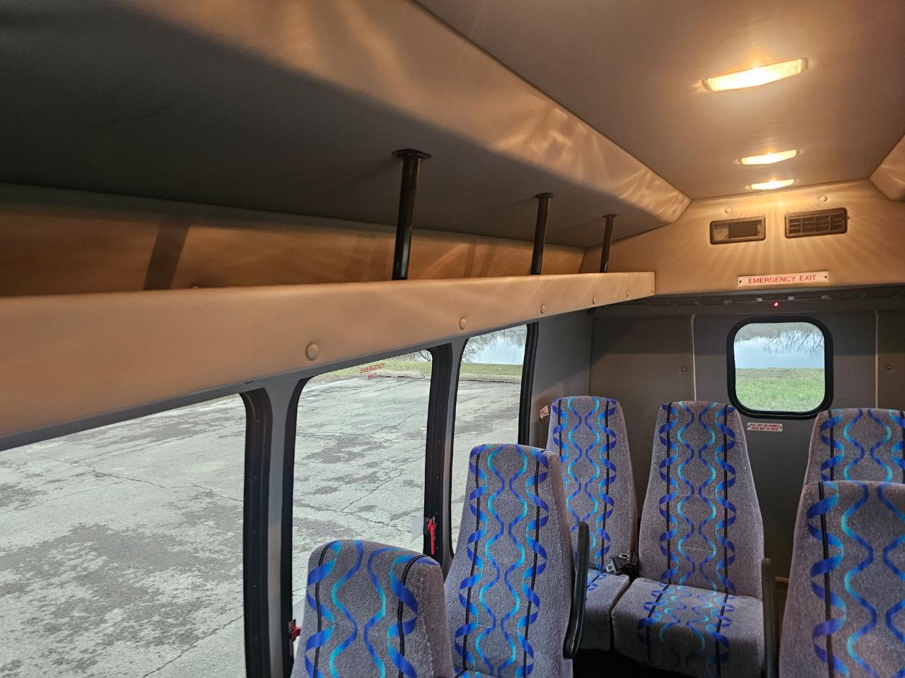 Ford Econoline Commercial Cutaway E-350 Super Duty 138" 5-Spd SRW 2010