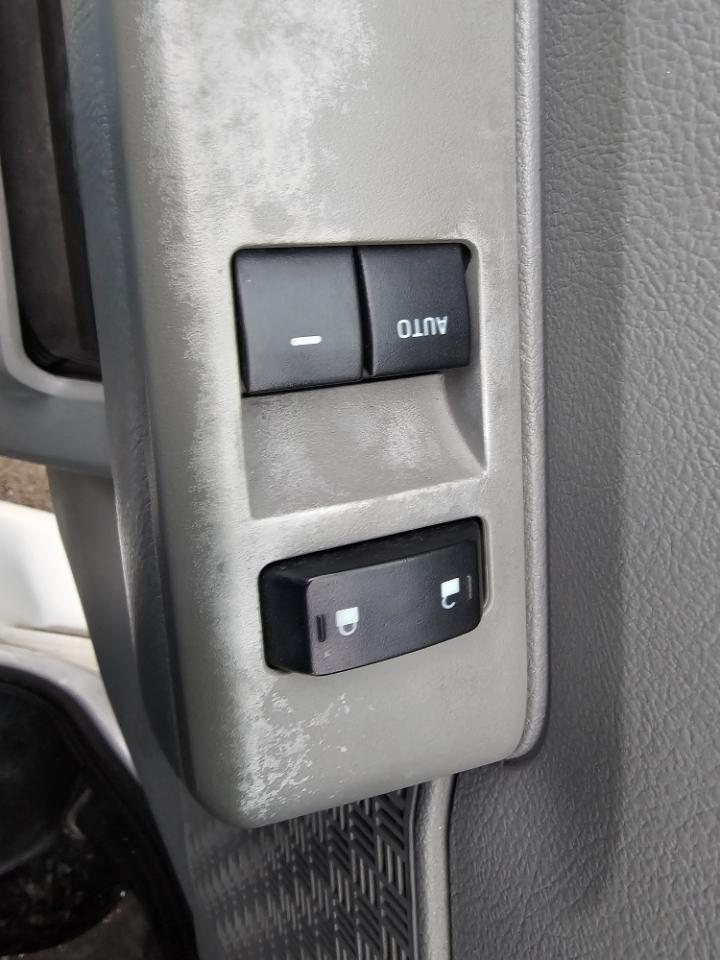 Ford Econoline Commercial Cutaway E-350 Super Duty 138" 5-Spd SRW 2010