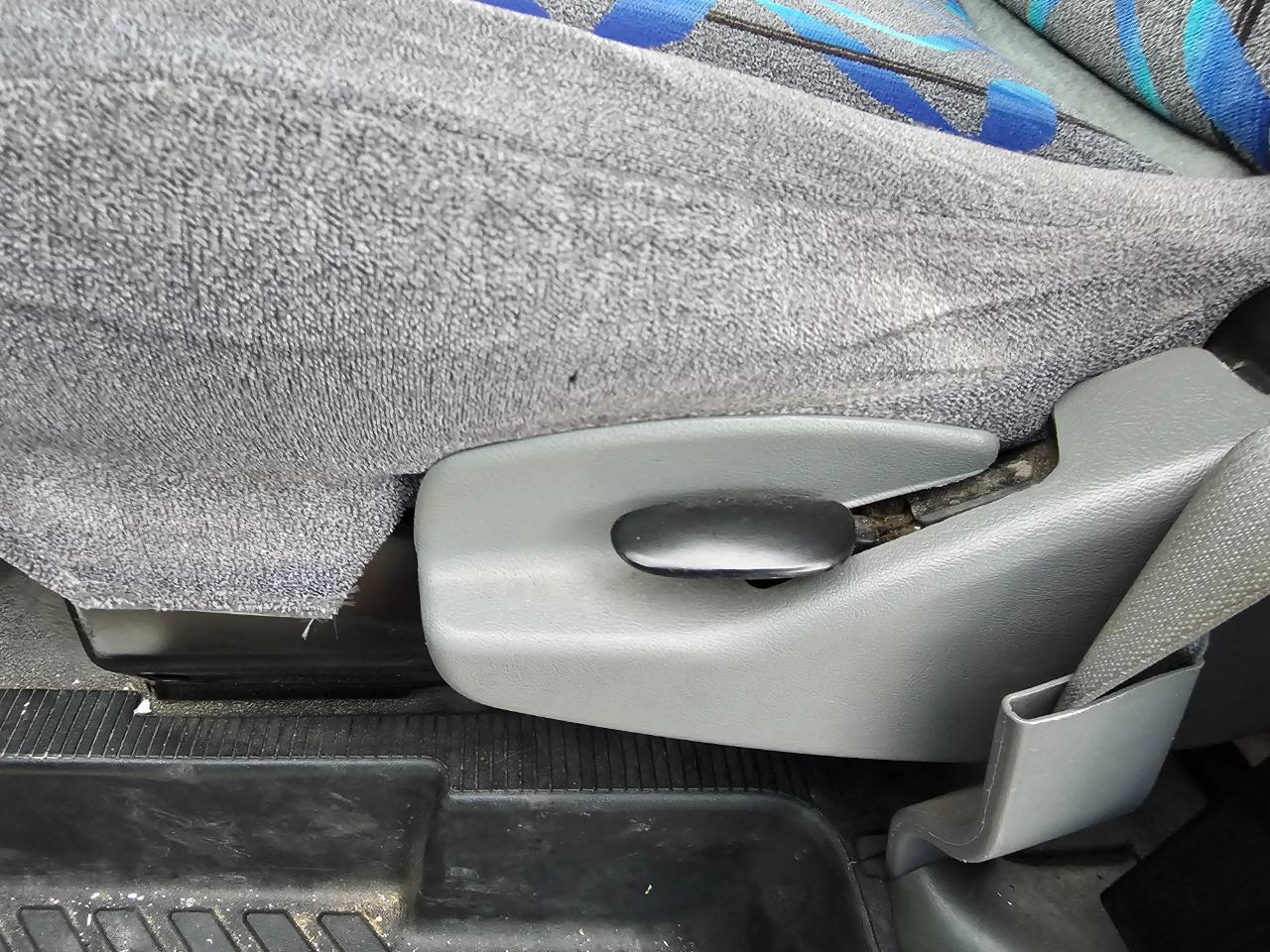 Ford Econoline Commercial Cutaway E-350 Super Duty 138" 5-Spd SRW 2010