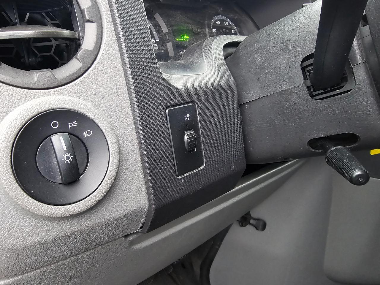 Ford Econoline Commercial Cutaway E-350 Super Duty 138" 5-Spd SRW 2010