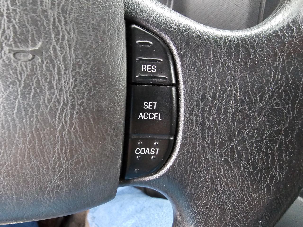 Ford Econoline Commercial Cutaway E-350 Super Duty 138" 5-Spd SRW 2010