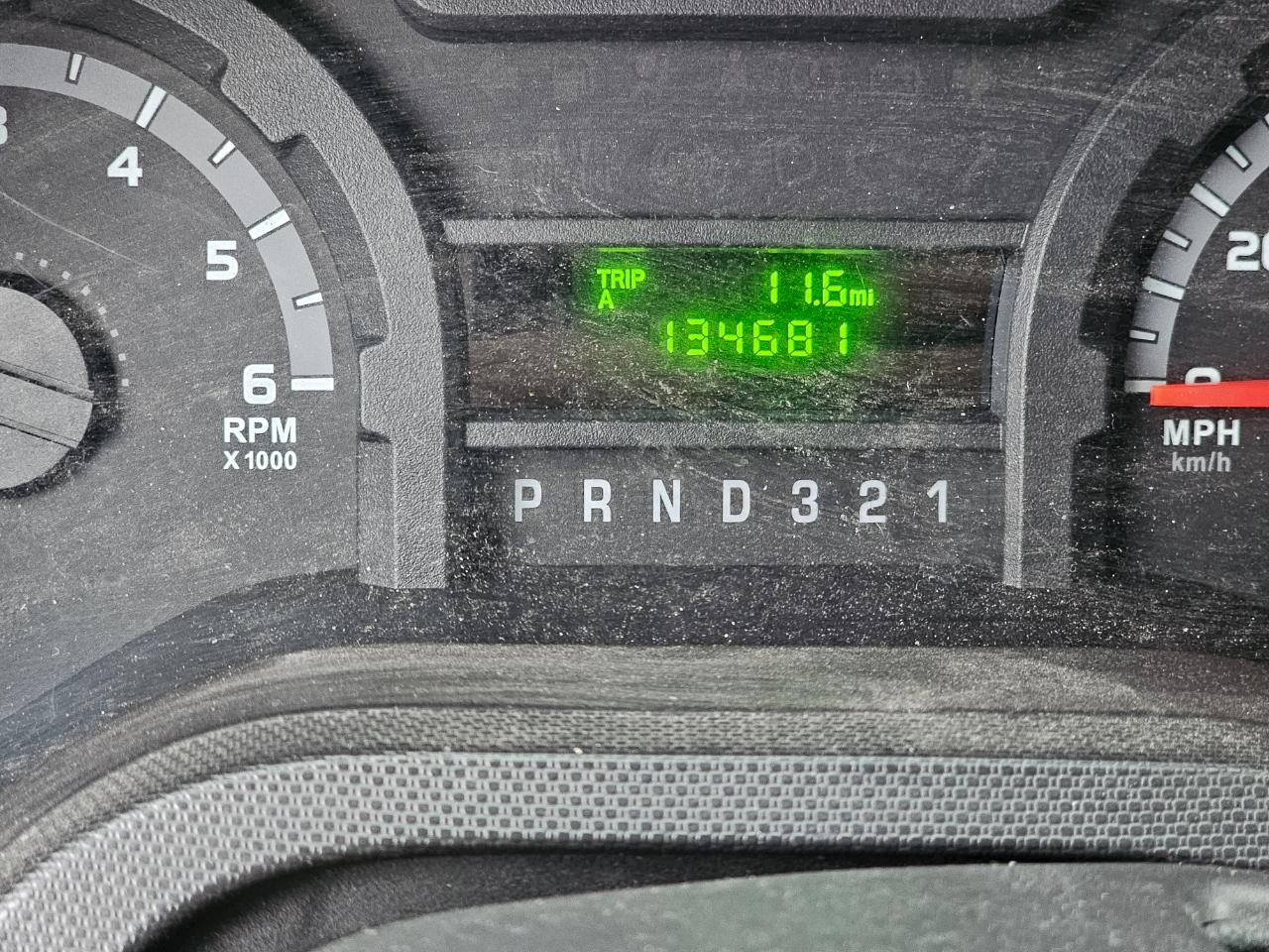 Ford Econoline Commercial Cutaway E-350 Super Duty 138" 5-Spd SRW 2010