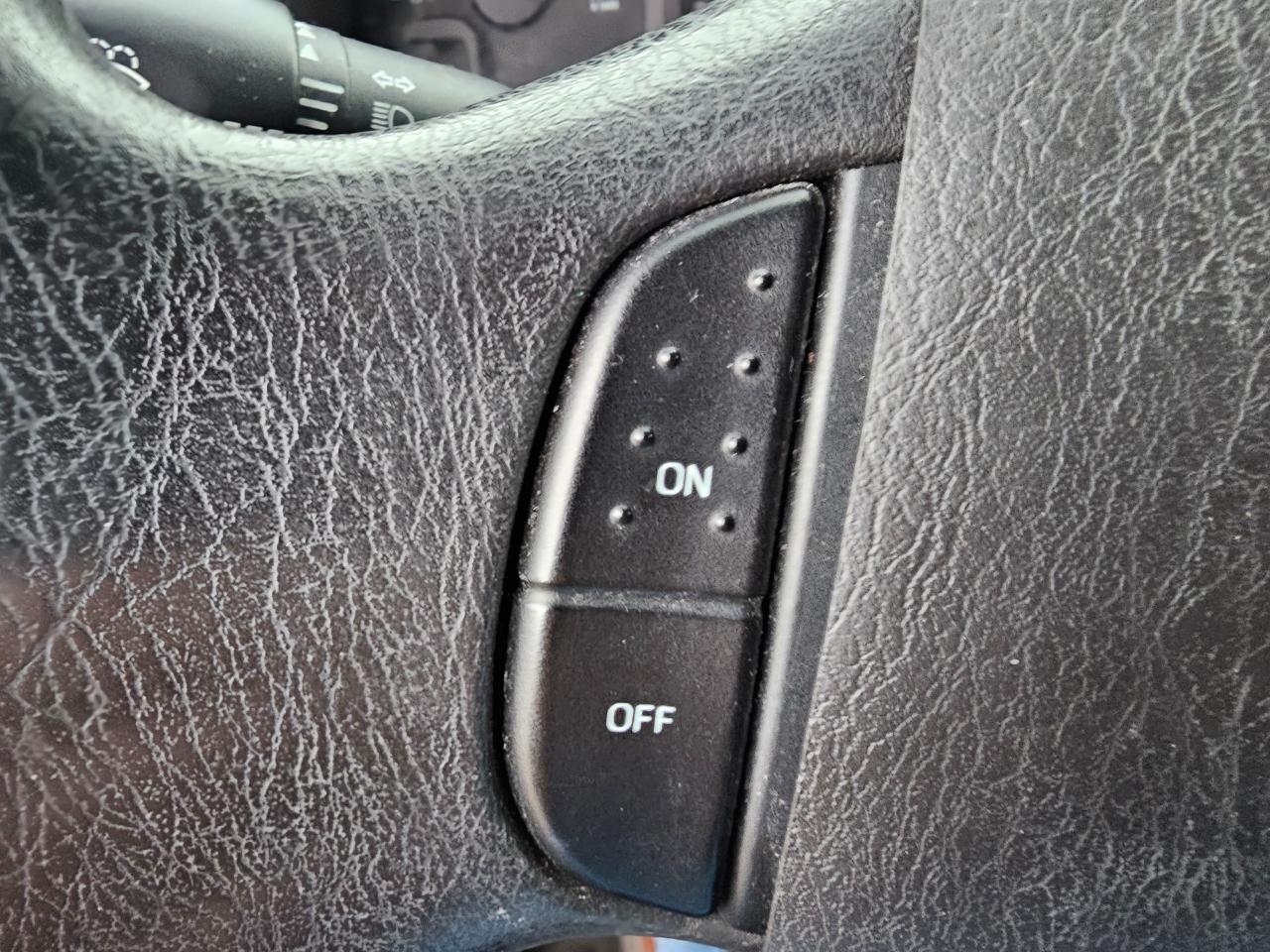 Ford Econoline Commercial Cutaway E-350 Super Duty 138" 5-Spd SRW 2010