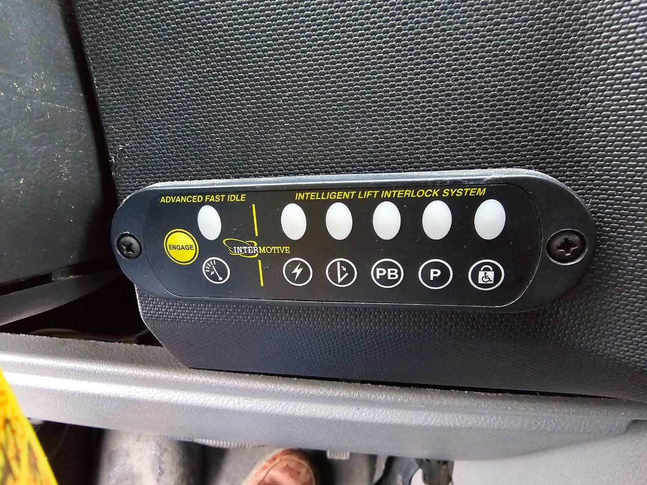 Ford Econoline Commercial Cutaway E-350 Super Duty 138" 5-Spd SRW 2010