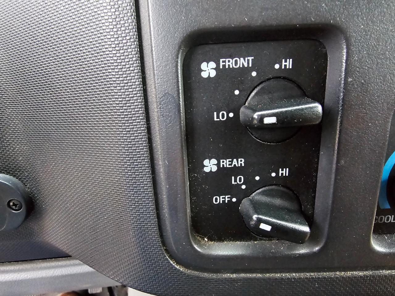 Ford Econoline Commercial Cutaway E-350 Super Duty 138" 5-Spd SRW 2010