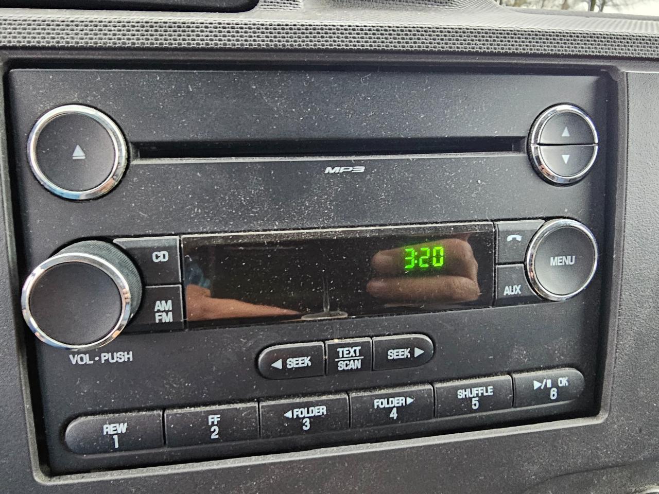 Ford Econoline Commercial Cutaway E-350 Super Duty 138" 5-Spd SRW 2010