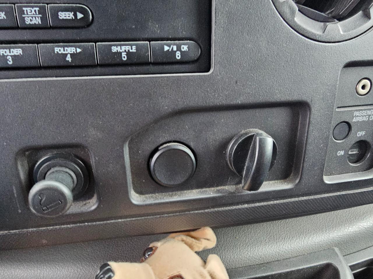 Ford Econoline Commercial Cutaway E-350 Super Duty 138" 5-Spd SRW 2010