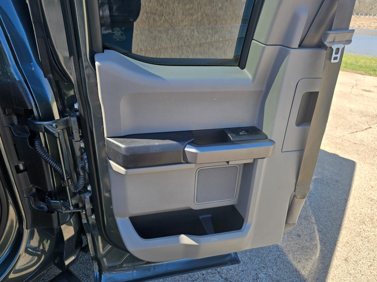 Ford F-150 2WD SuperCab 145" XLT 2015