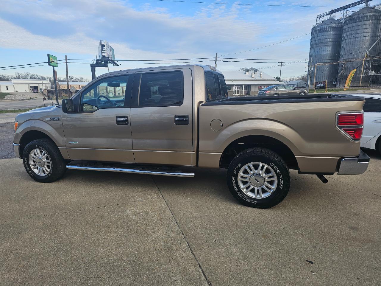 Ford F-150 4WD SuperCrew 145" XLT 2012