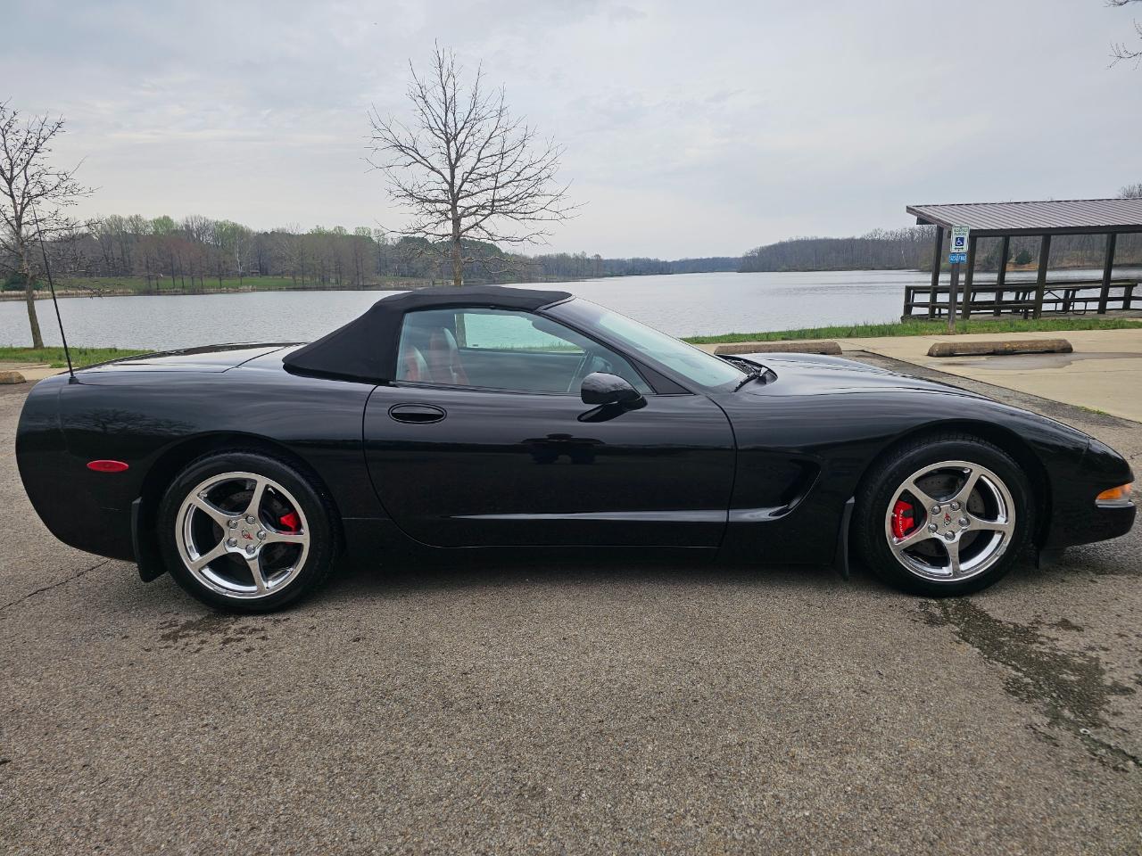 Chevrolet Corvette 2dr Convertible 2002