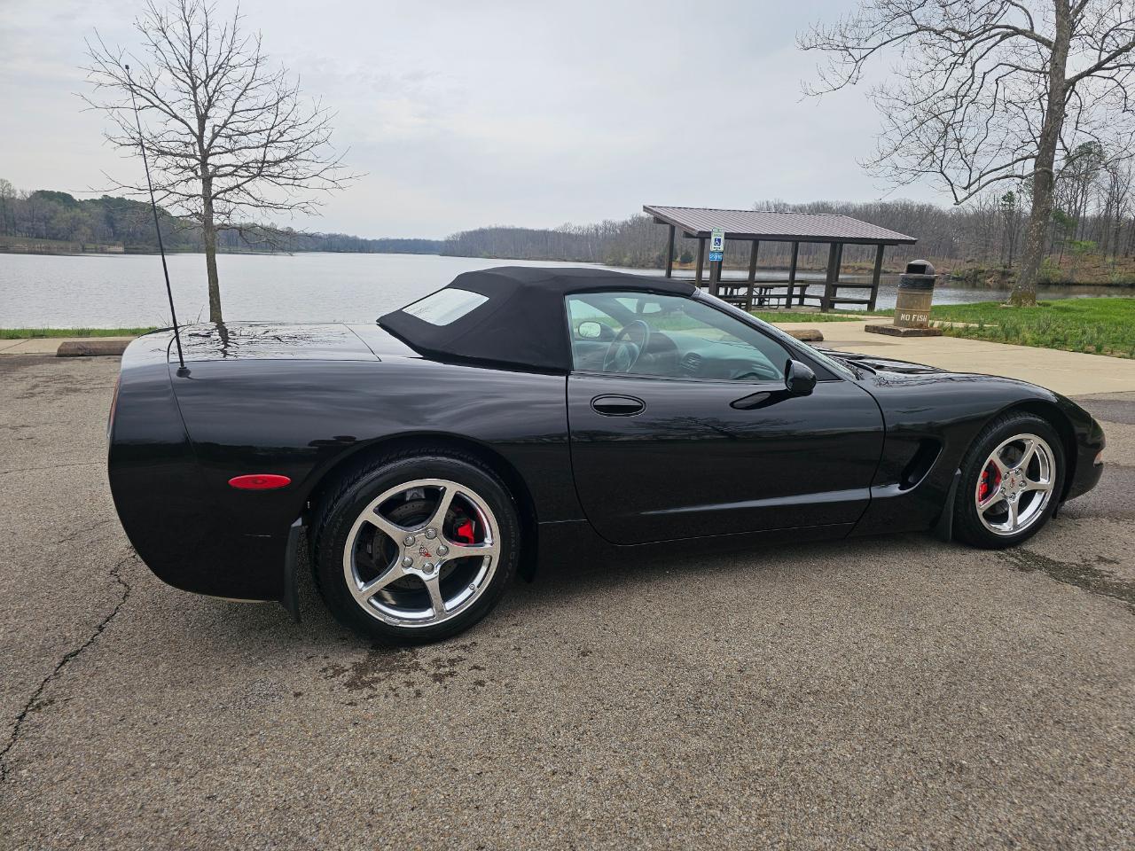 Chevrolet Corvette 2dr Convertible 2002