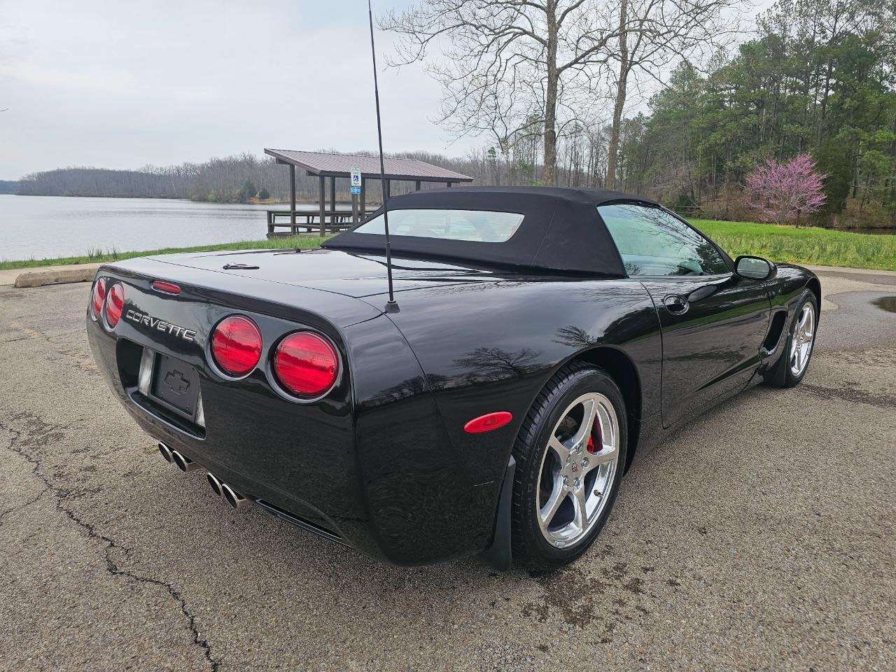 Chevrolet Corvette 2dr Convertible 2002