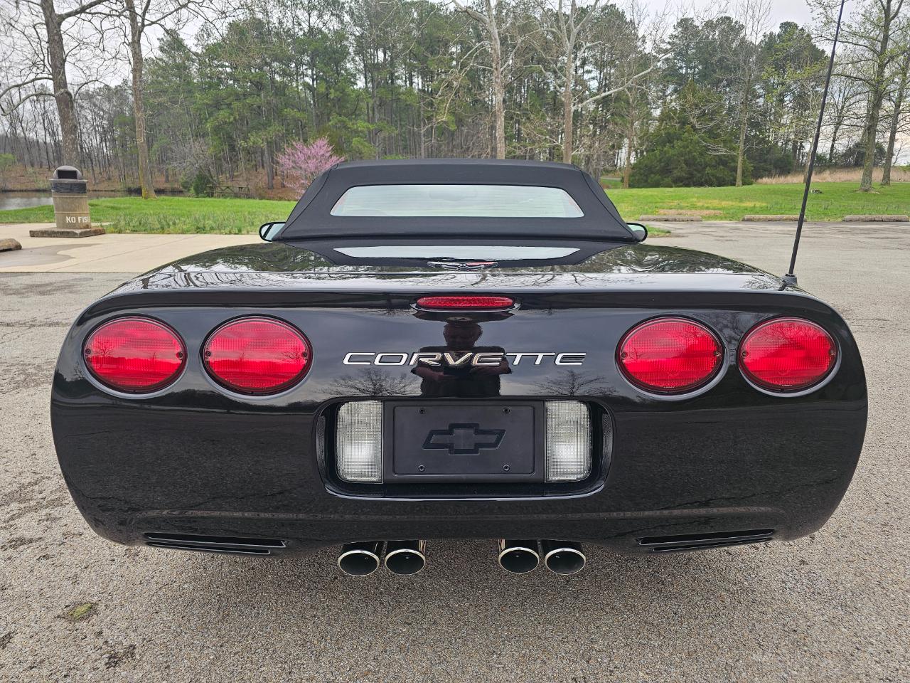 Chevrolet Corvette 2dr Convertible 2002