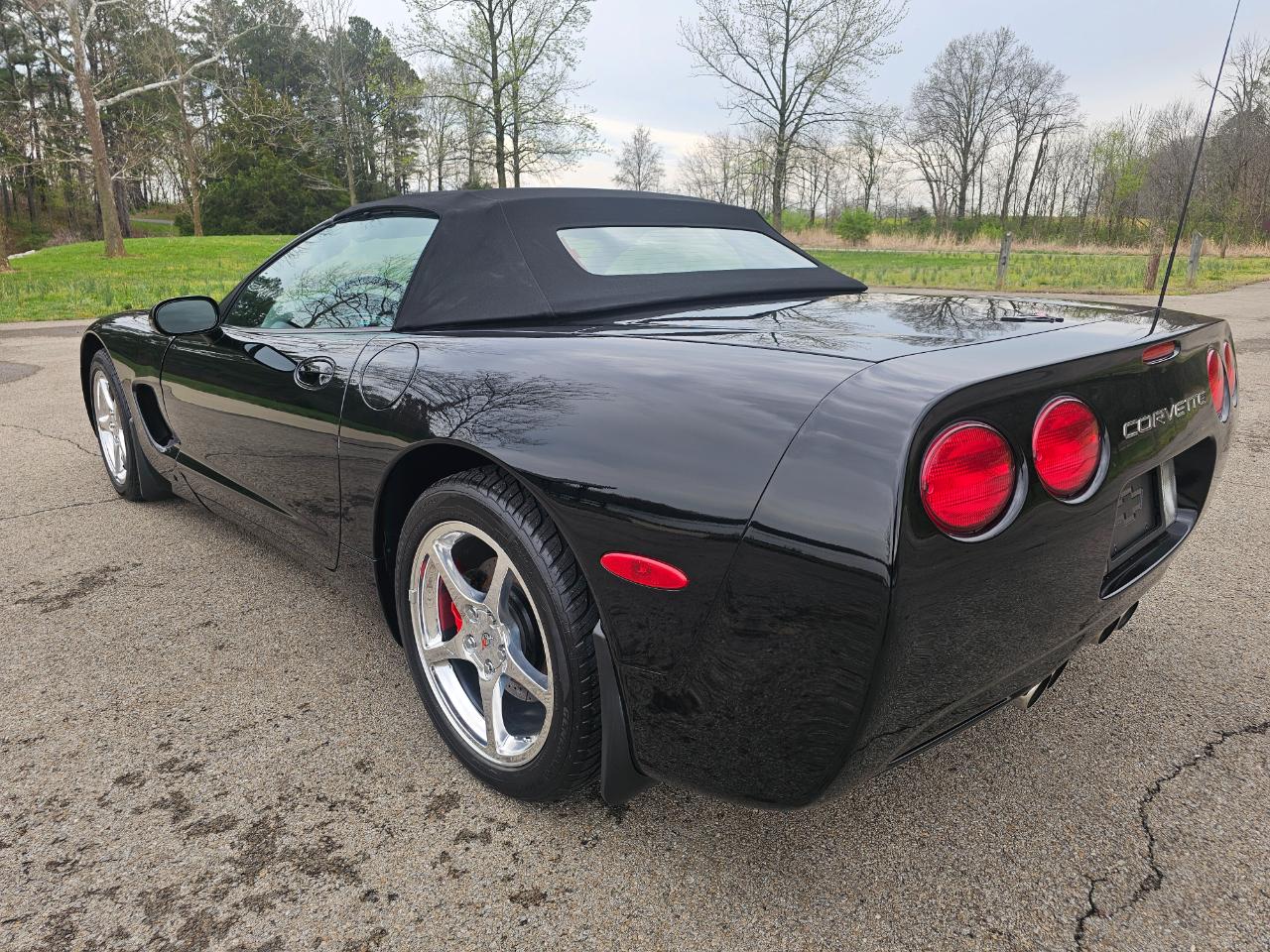 Chevrolet Corvette 2dr Convertible 2002