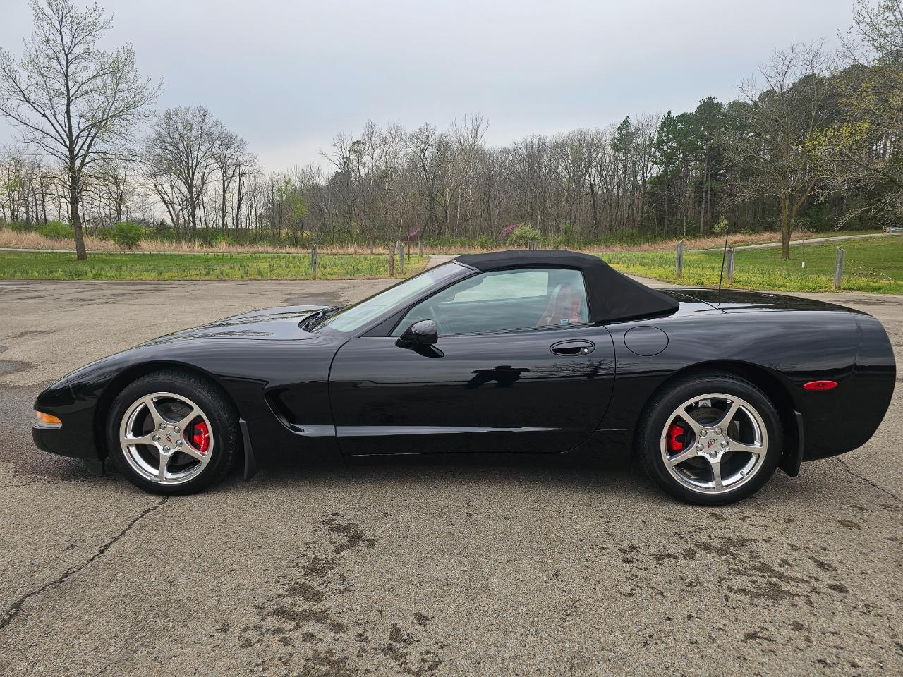 Chevrolet Corvette 2dr Convertible 2002