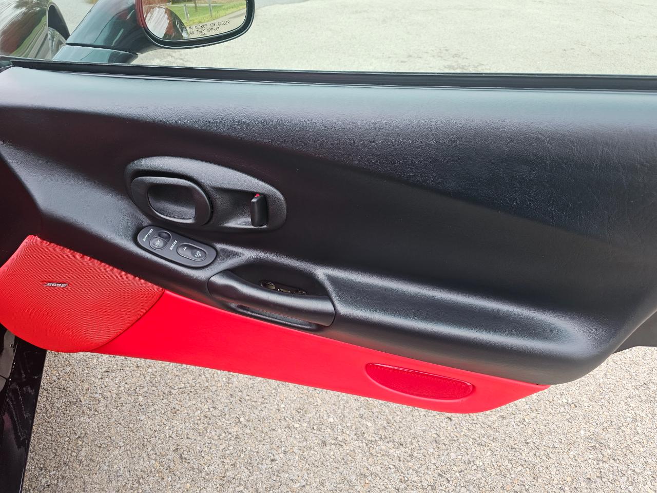 Chevrolet Corvette 2dr Convertible 2002