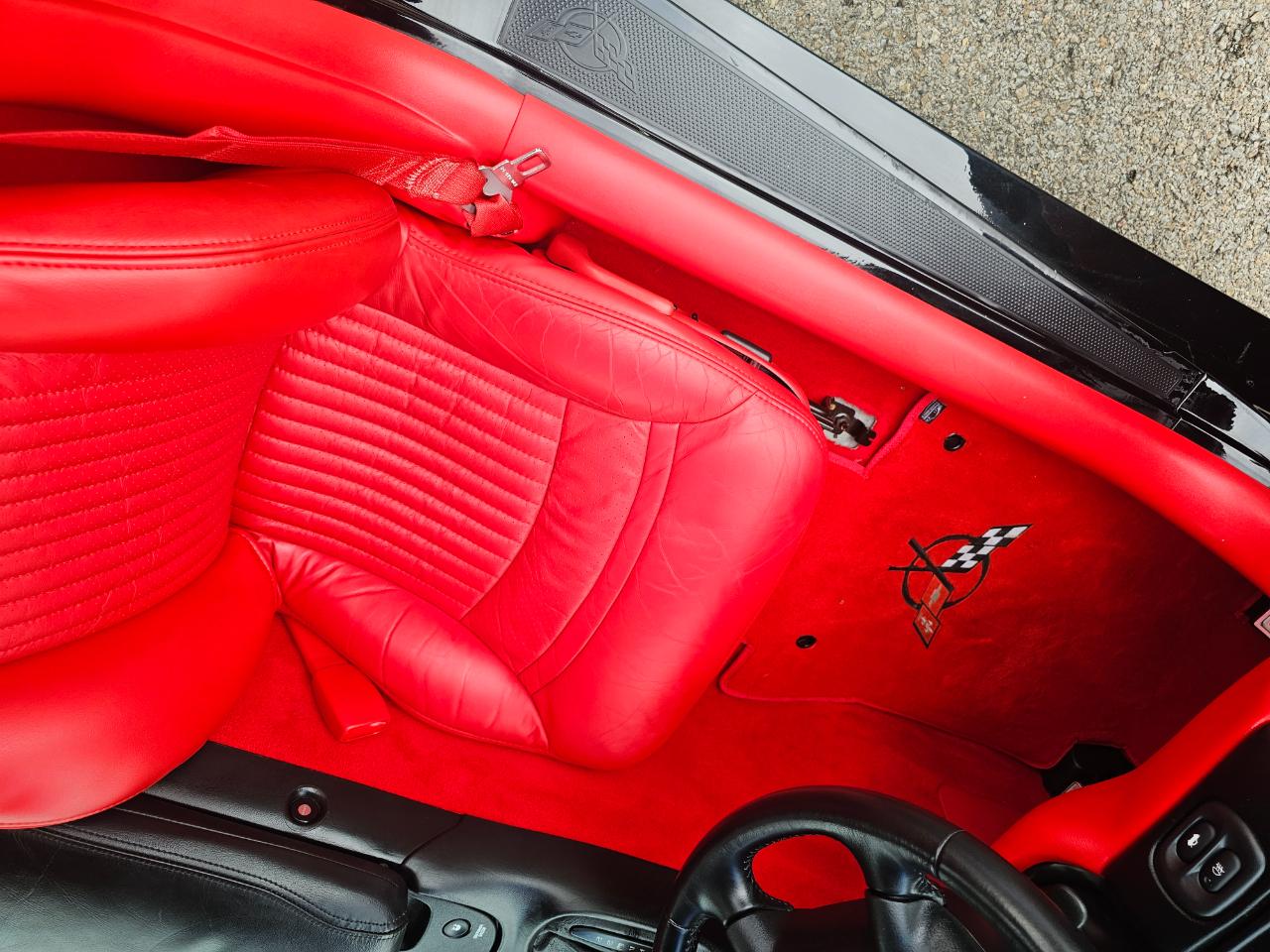 Chevrolet Corvette 2dr Convertible 2002