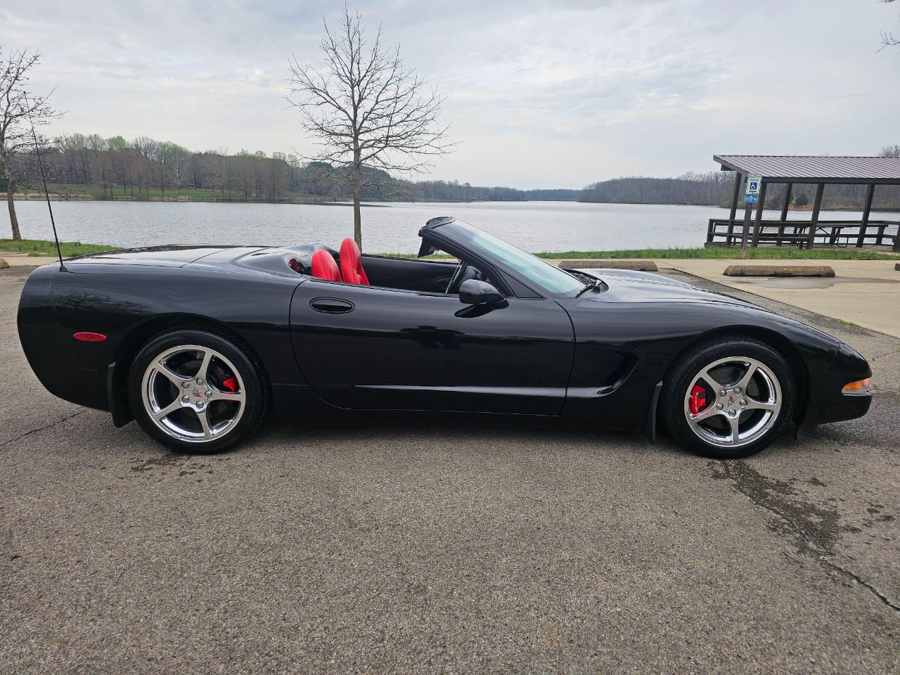Chevrolet Corvette 2dr Convertible 2002