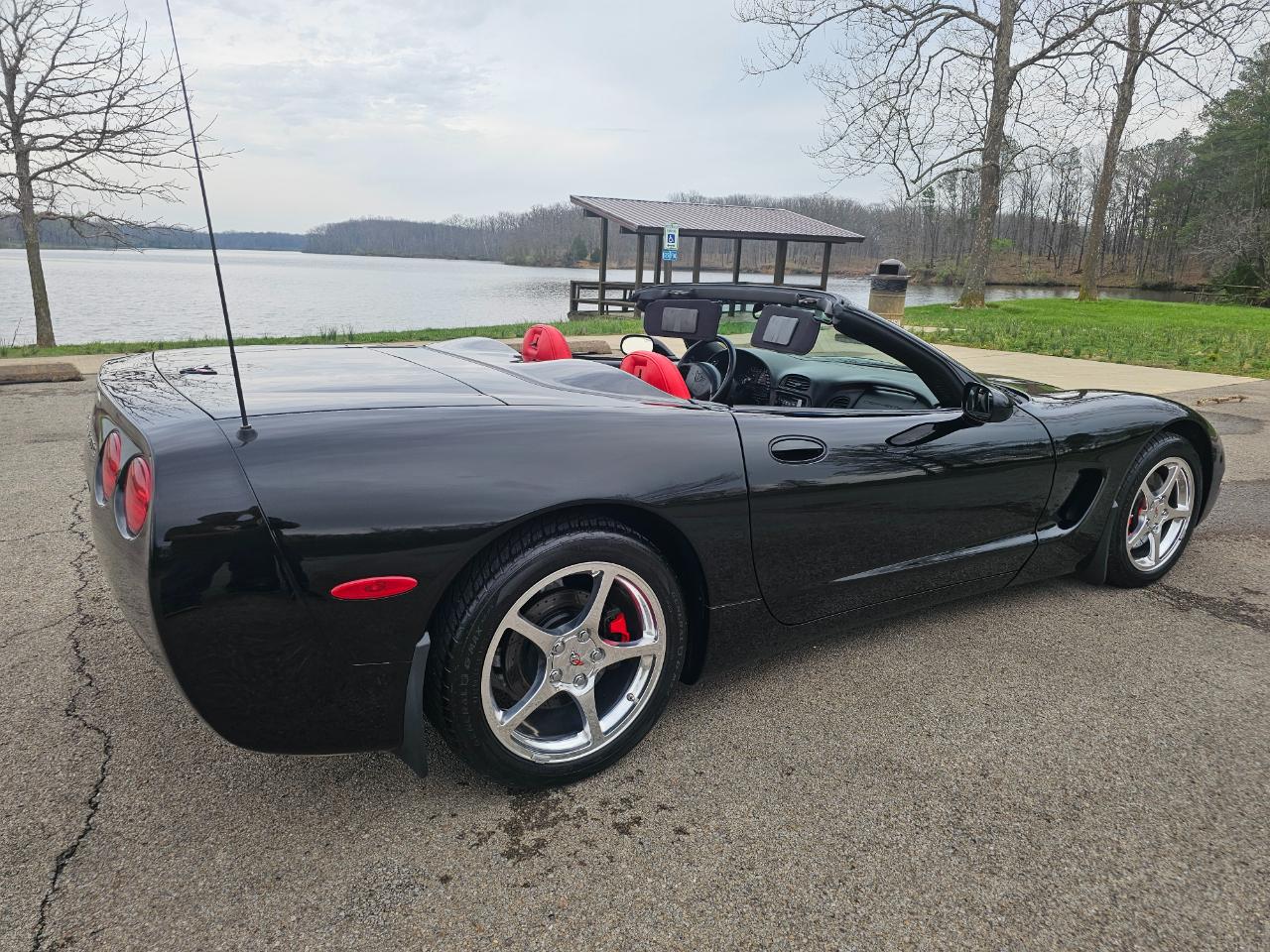Chevrolet Corvette 2dr Convertible 2002