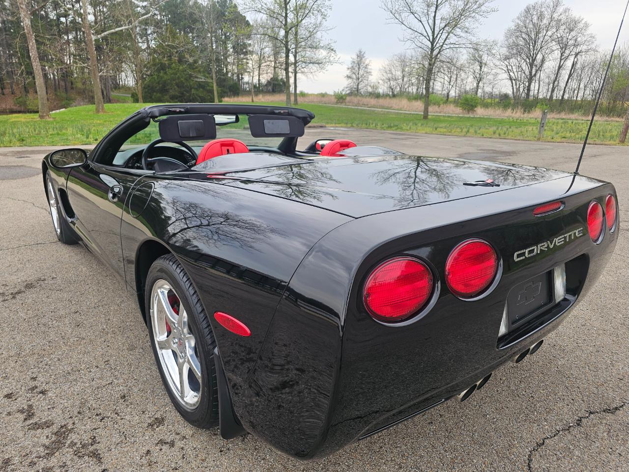 Chevrolet Corvette 2dr Convertible 2002