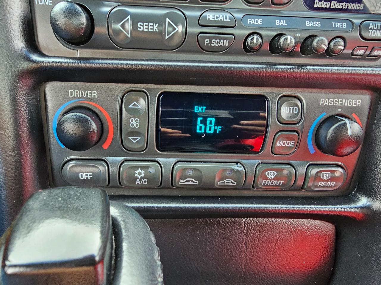 Chevrolet Corvette 2dr Convertible 2002