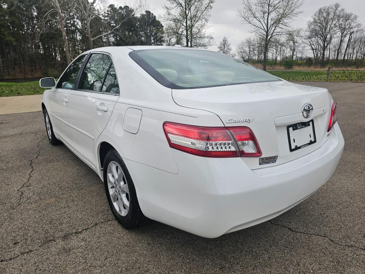 Toyota Camry 4dr Sdn I4 Man LE (Natl) 2011