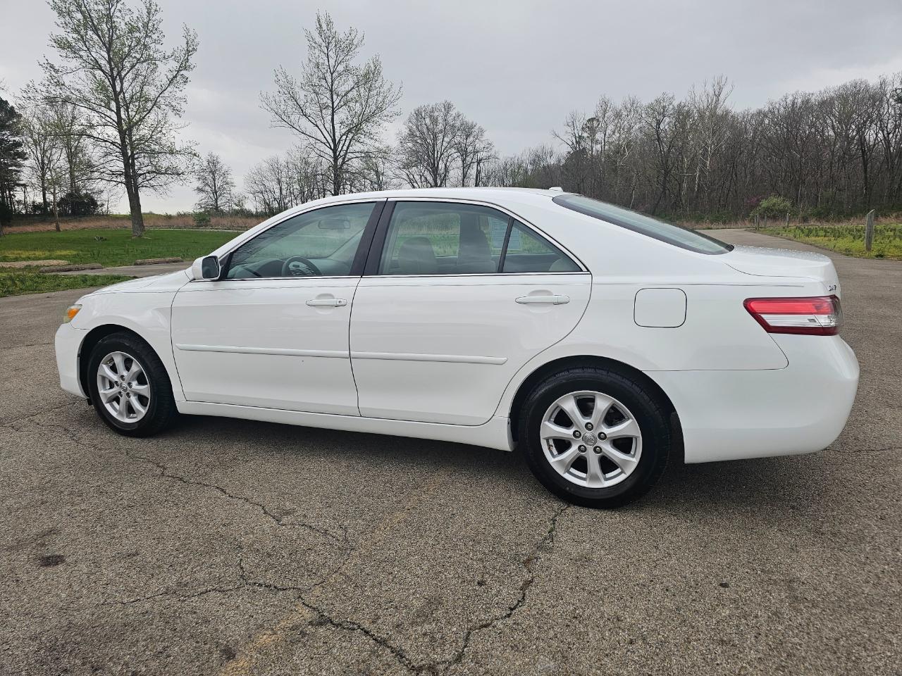 Toyota Camry 4dr Sdn I4 Man LE (Natl) 2011