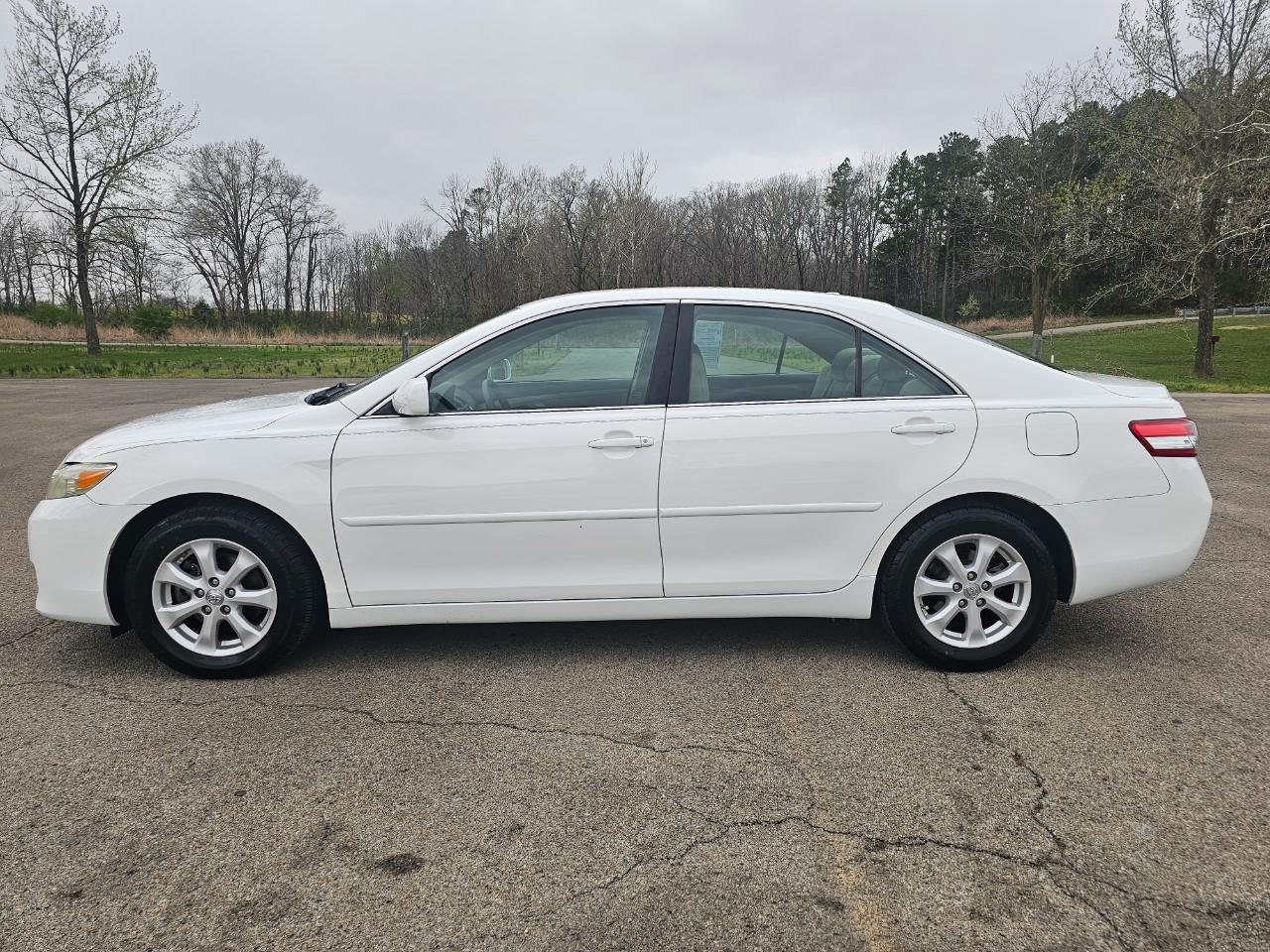 Toyota Camry 4dr Sdn I4 Man LE (Natl) 2011