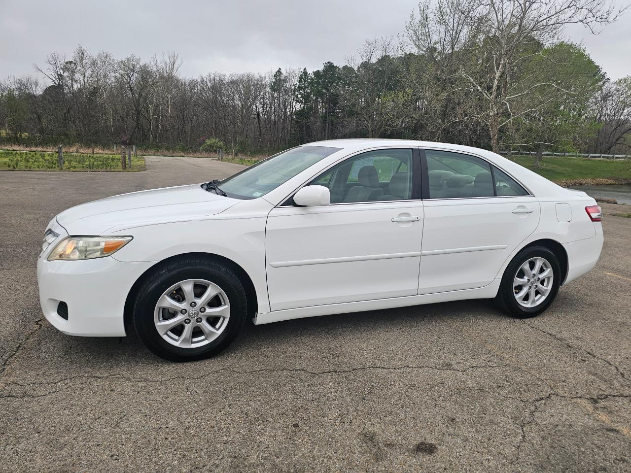 Toyota Camry 4dr Sdn I4 Man LE (Natl) 2011