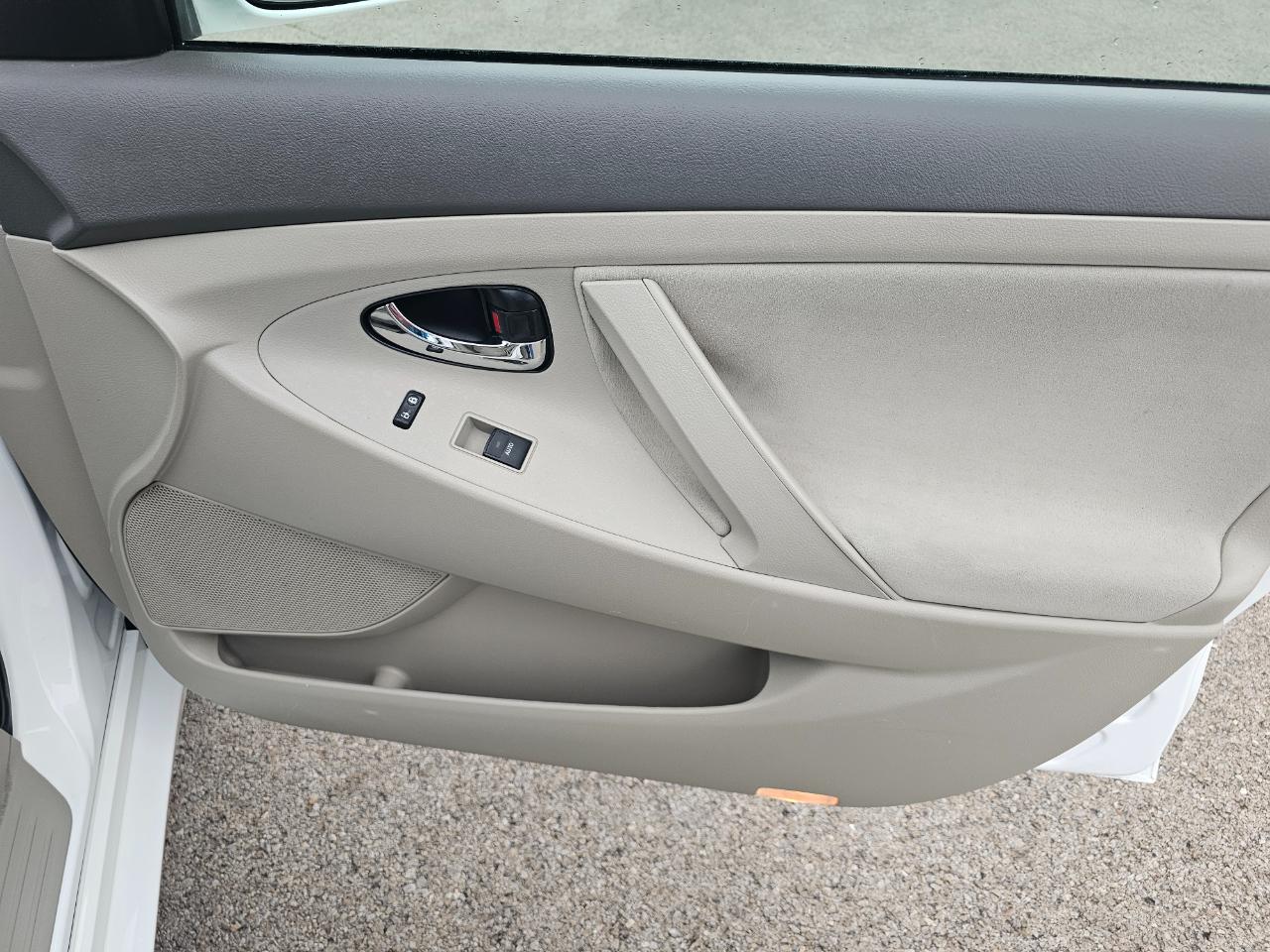 Toyota Camry 4dr Sdn I4 Man LE (Natl) 2011