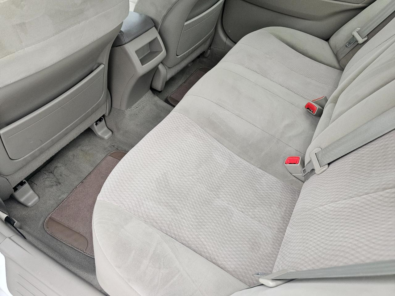 Toyota Camry 4dr Sdn I4 Man LE (Natl) 2011