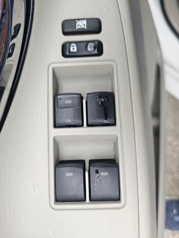 Toyota Camry 4dr Sdn I4 Man LE (Natl) 2011