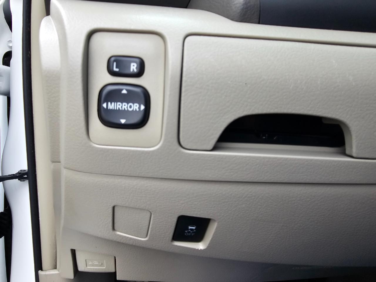 Toyota Camry 4dr Sdn I4 Man LE (Natl) 2011