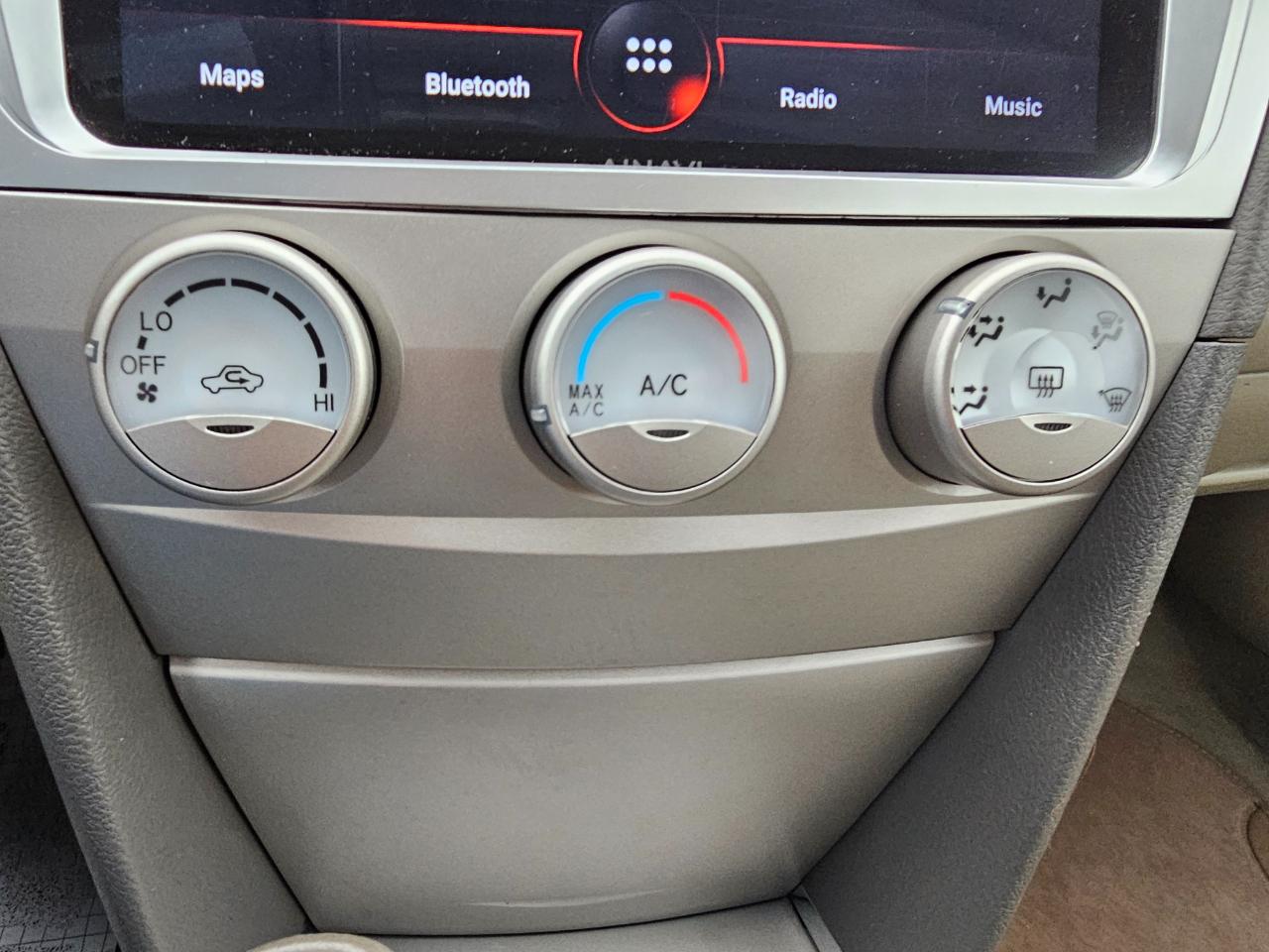 Toyota Camry 4dr Sdn I4 Man LE (Natl) 2011