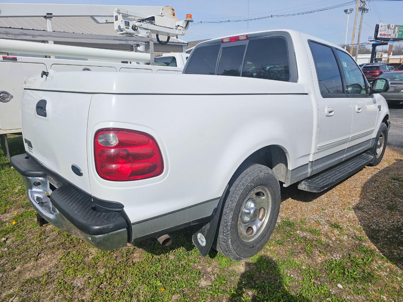 Ford F-150 SuperCrew Crew Cab 139" XLT 2001