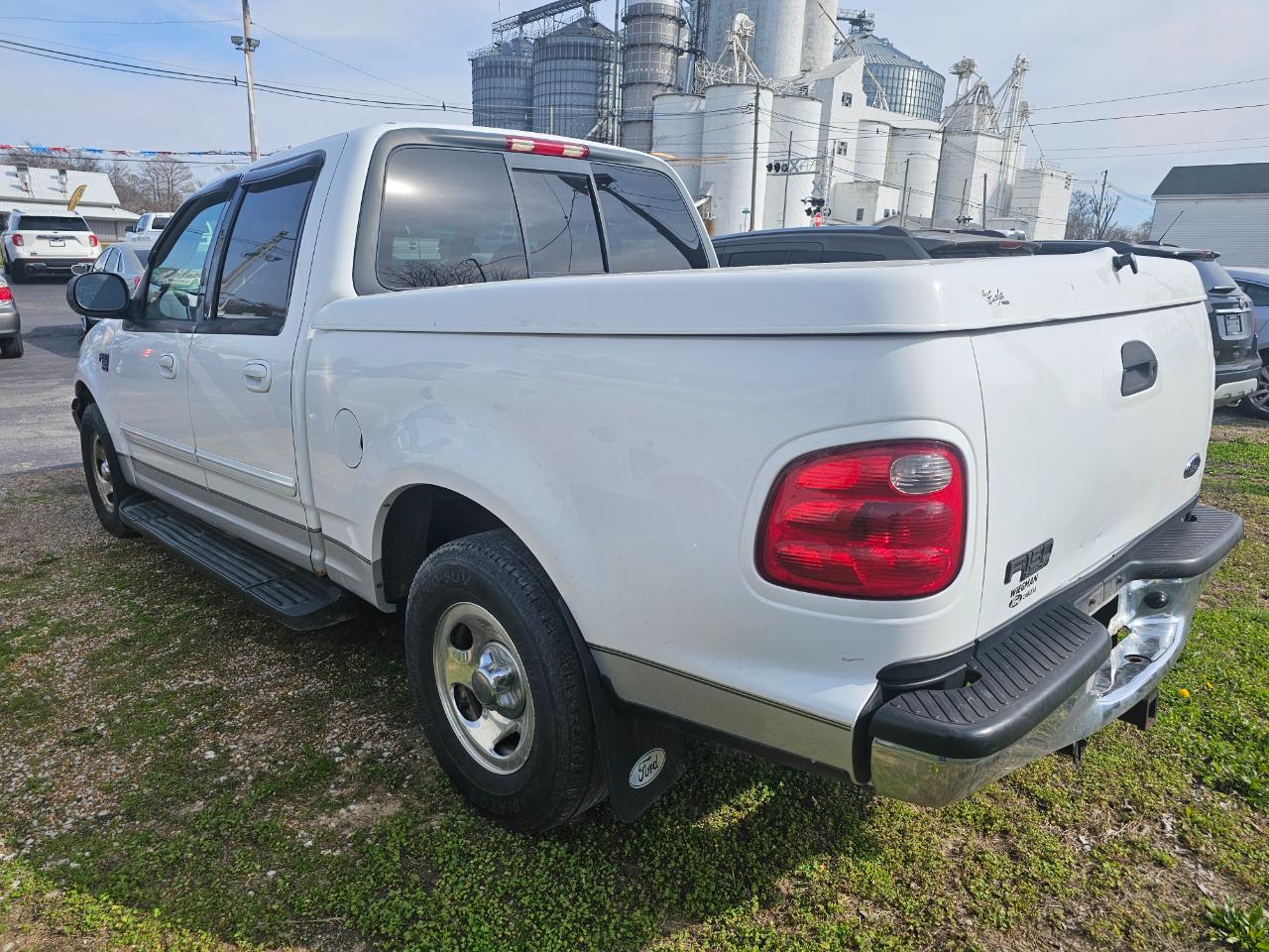 Ford F-150 SuperCrew Crew Cab 139" XLT 2001