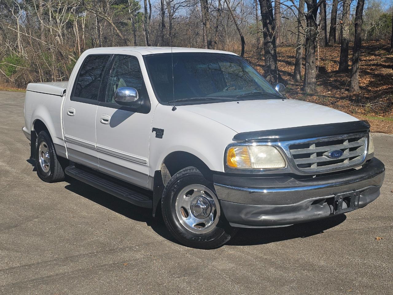 Ford F-150 SuperCrew Crew Cab 139" XLT 2001