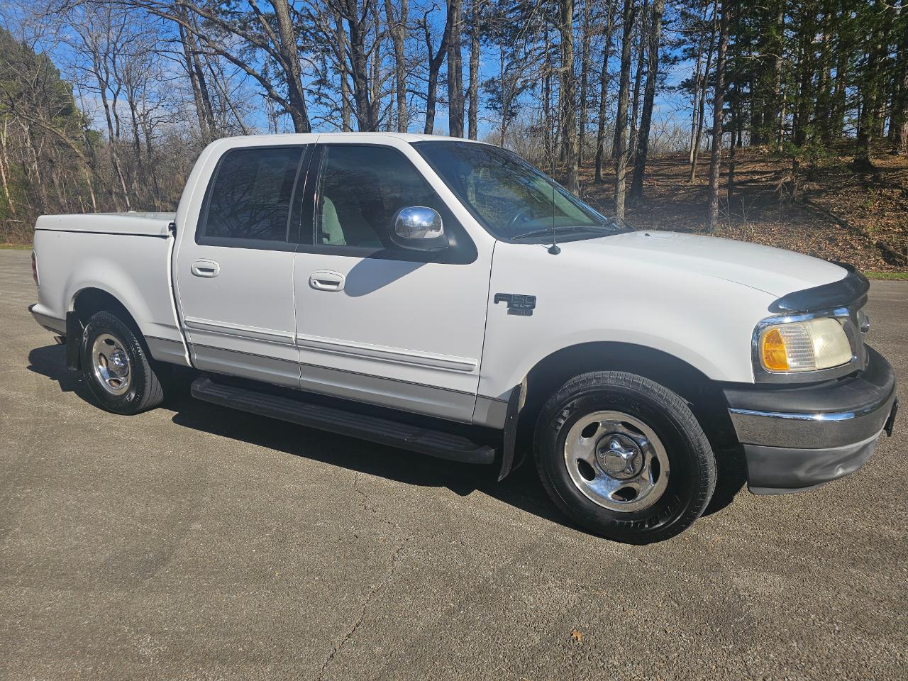 Ford F-150 SuperCrew Crew Cab 139" XLT 2001