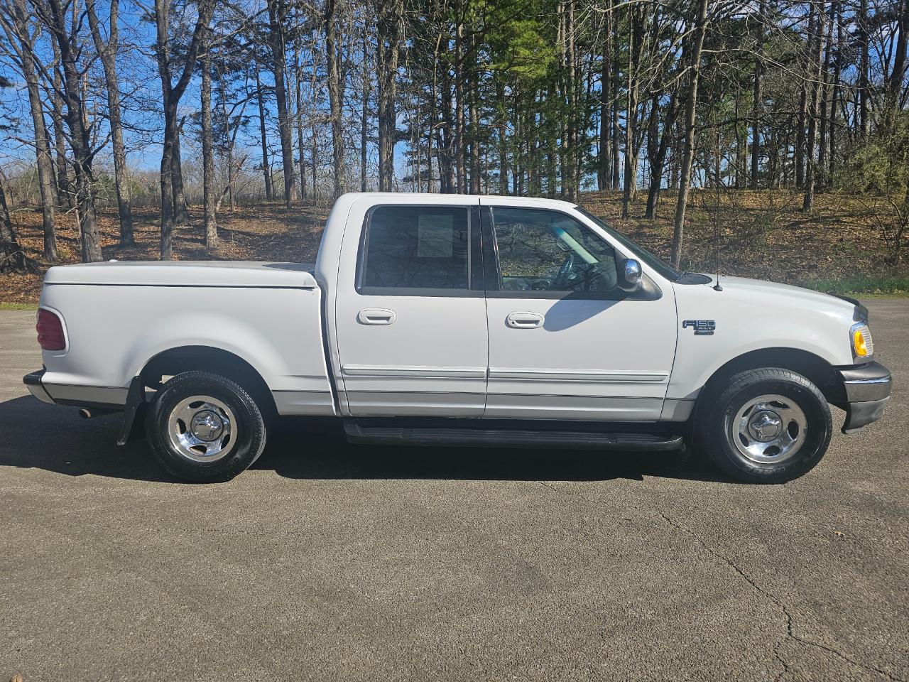 Ford F-150 SuperCrew Crew Cab 139" XLT 2001