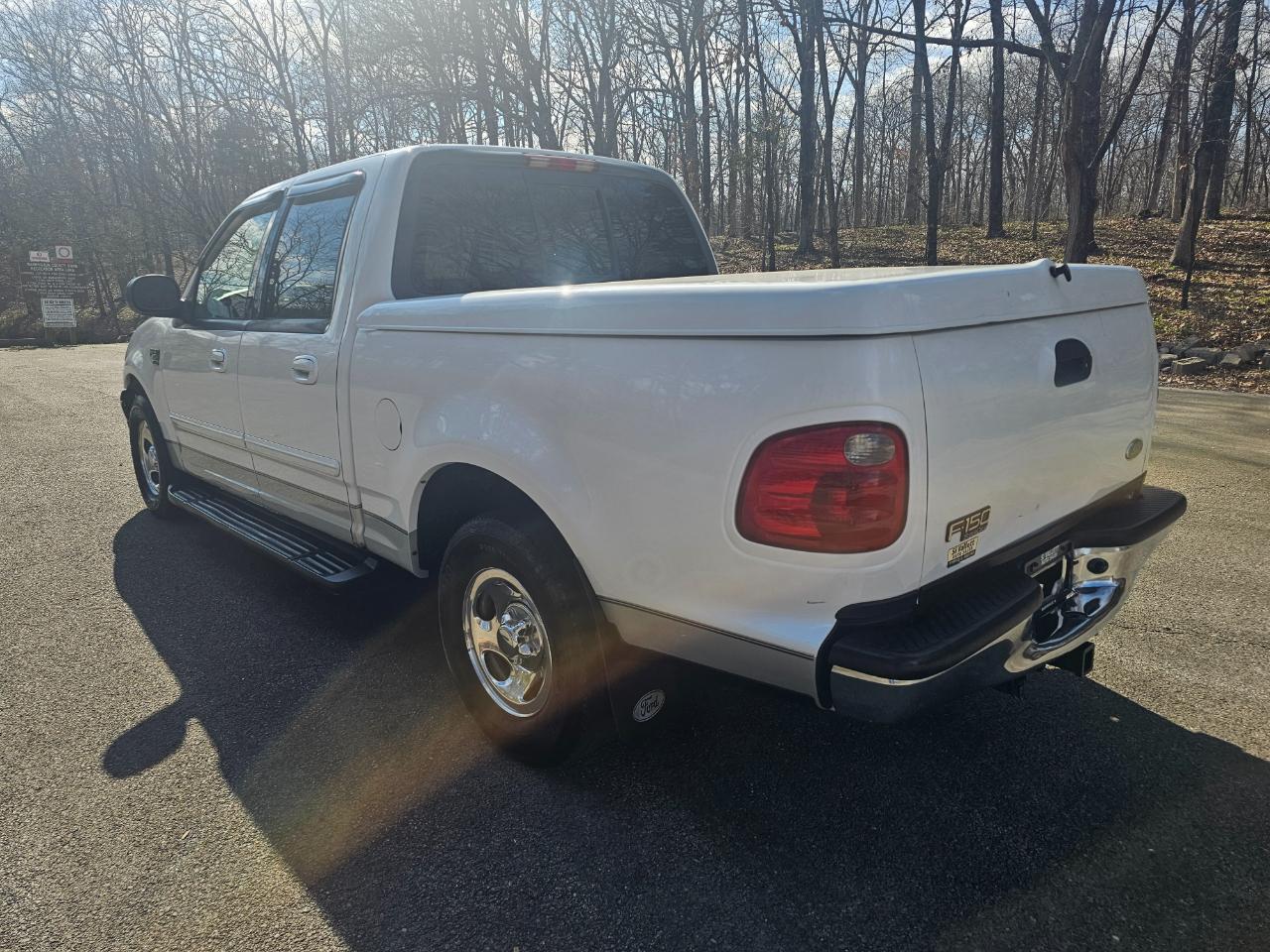 Ford F-150 SuperCrew Crew Cab 139" XLT 2001