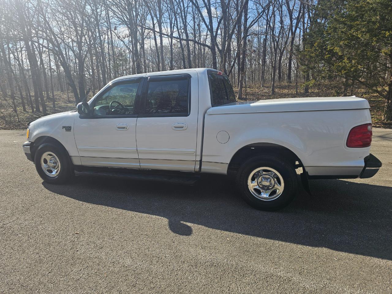 Ford F-150 SuperCrew Crew Cab 139" XLT 2001