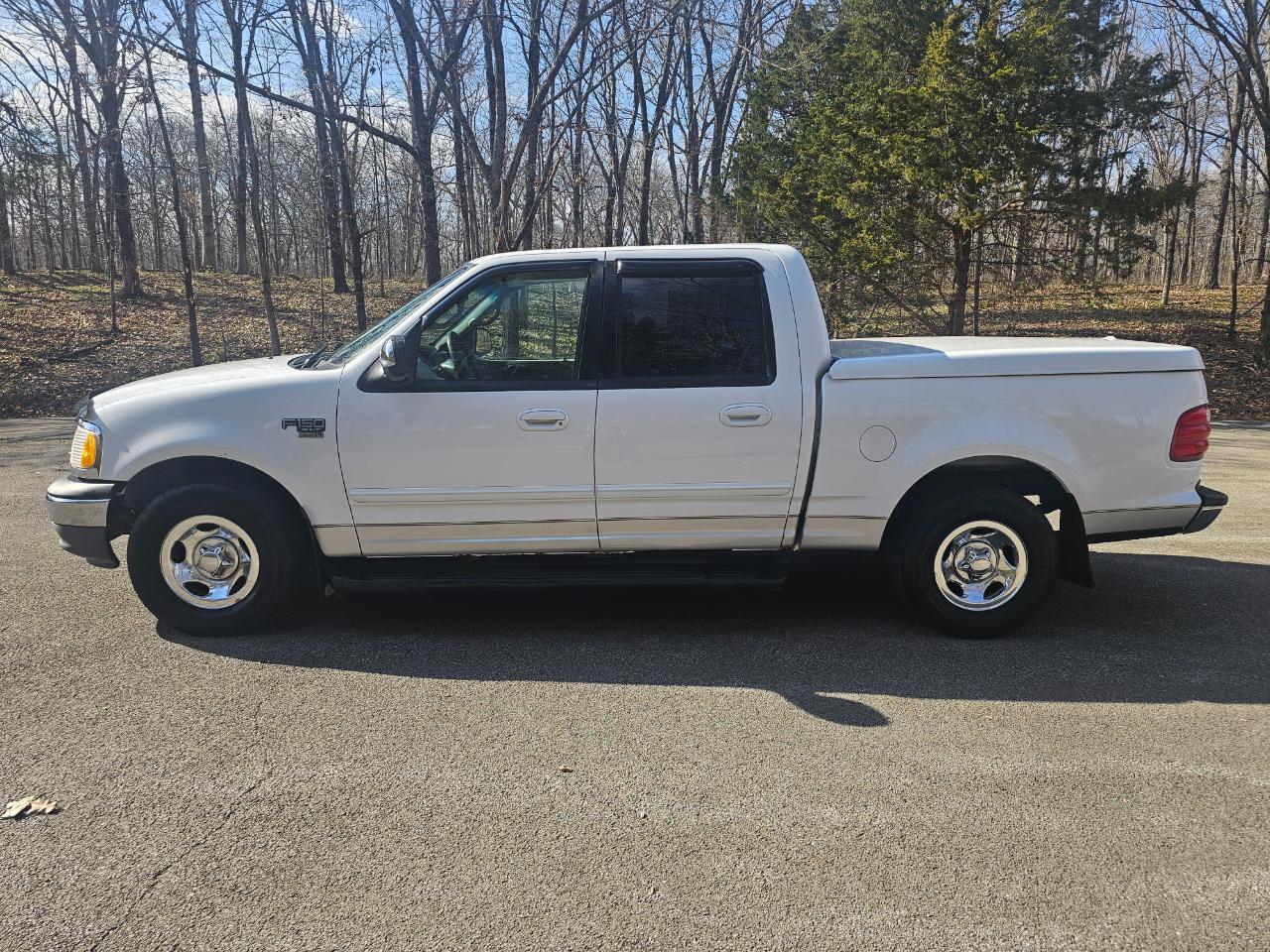 Ford F-150 SuperCrew Crew Cab 139" XLT 2001
