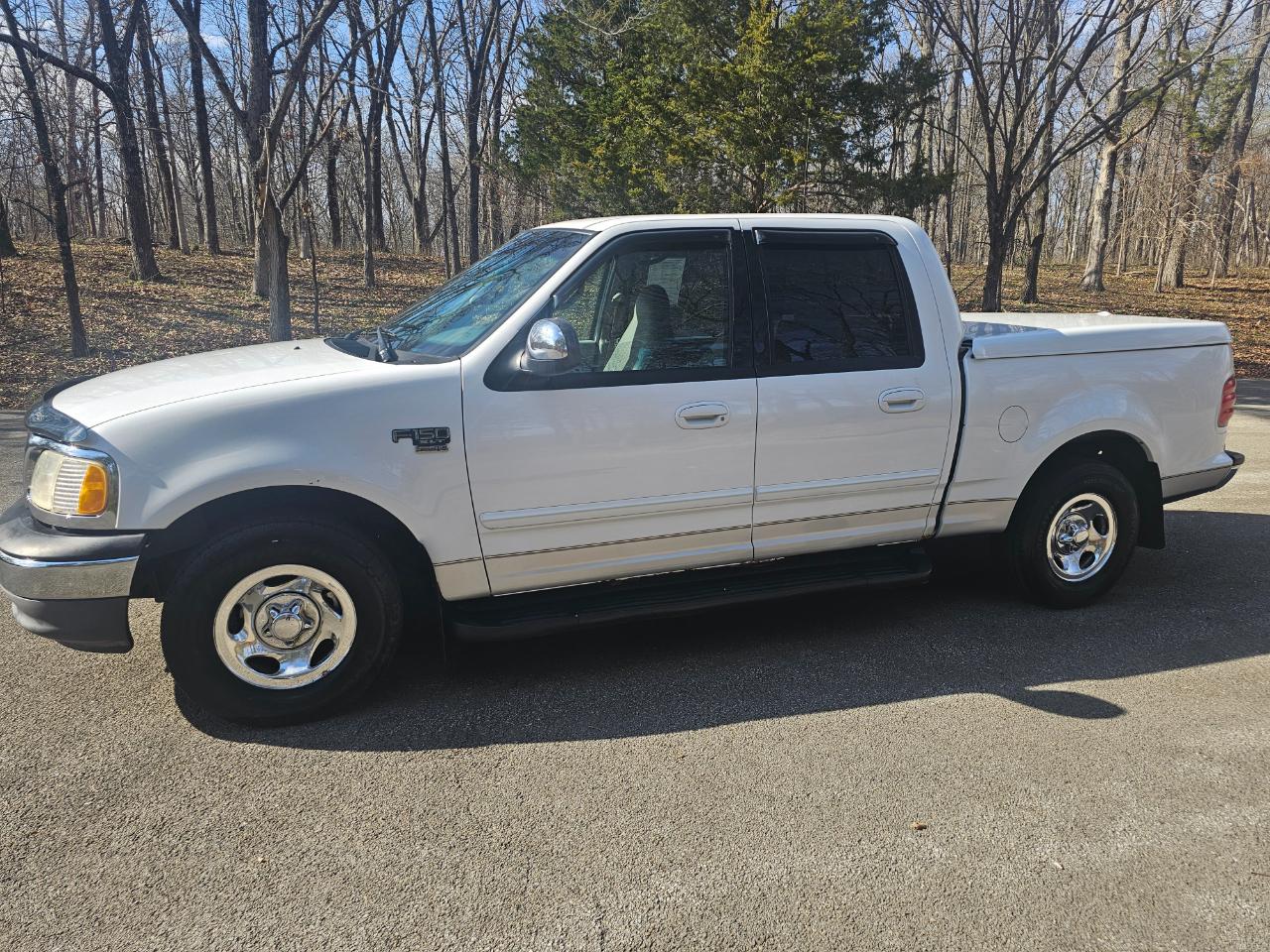 Ford F-150 SuperCrew Crew Cab 139" XLT 2001