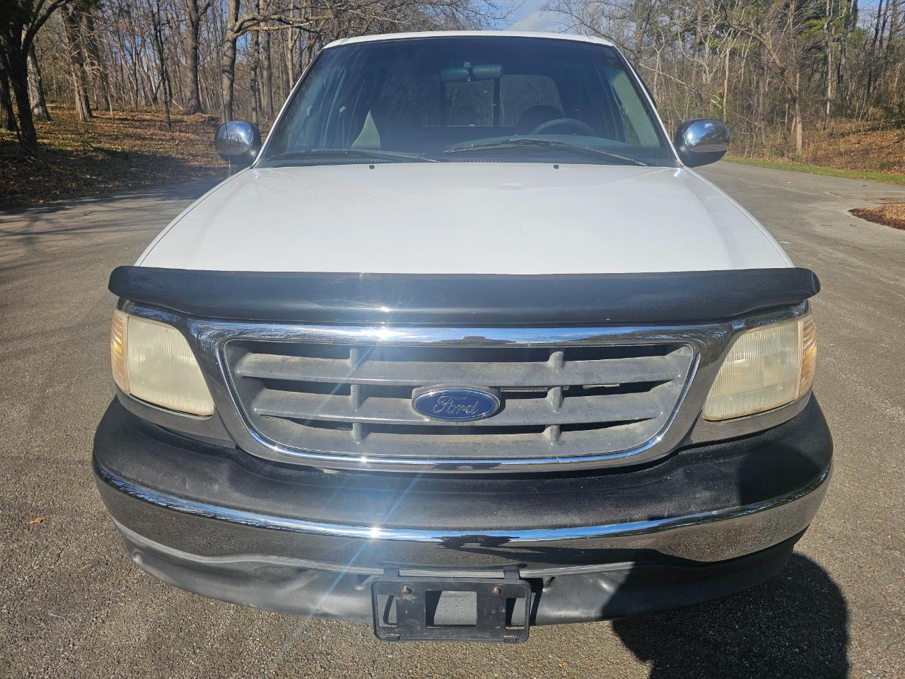 Ford F-150 SuperCrew Crew Cab 139" XLT 2001