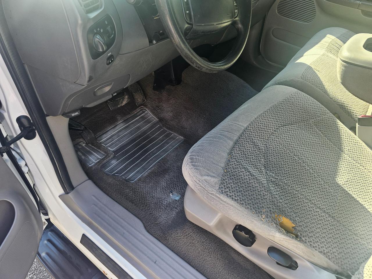 Ford F-150 SuperCrew Crew Cab 139" XLT 2001