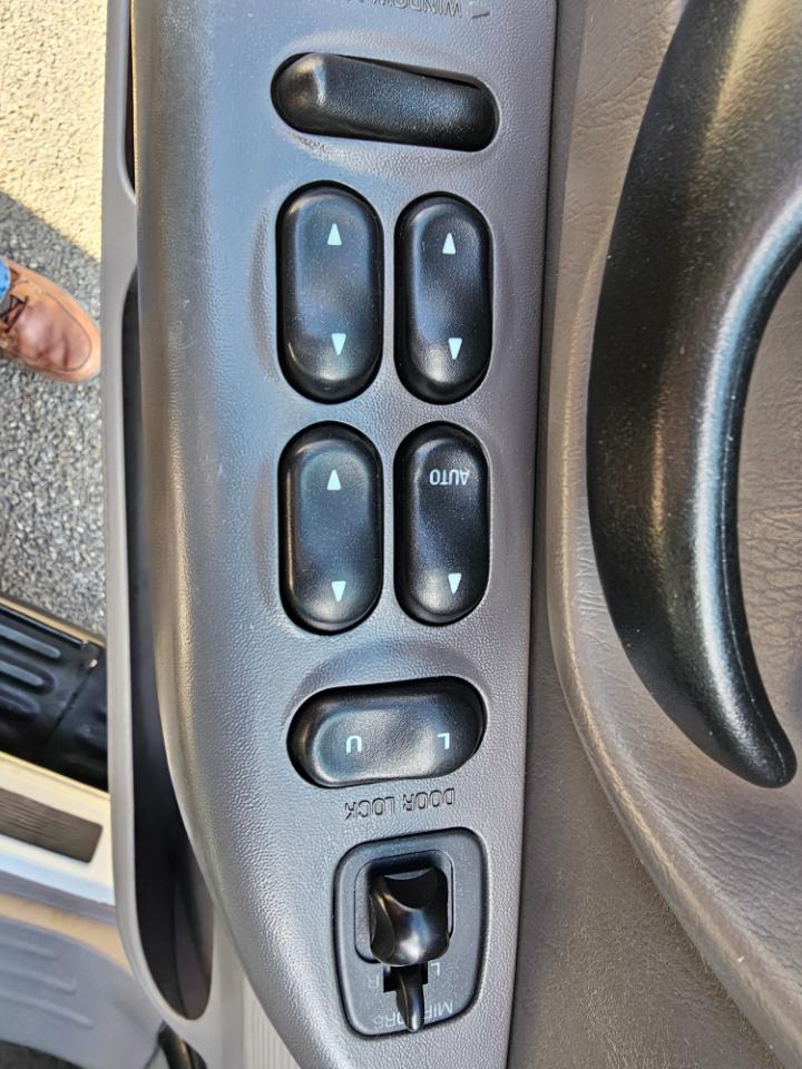 Ford F-150 SuperCrew Crew Cab 139" XLT 2001