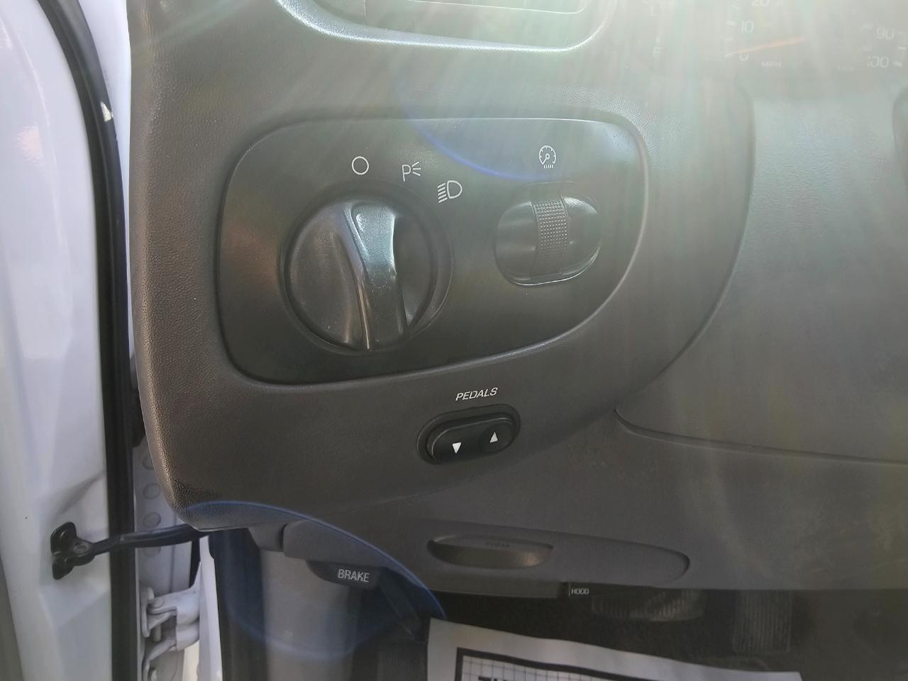 Ford F-150 SuperCrew Crew Cab 139" XLT 2001