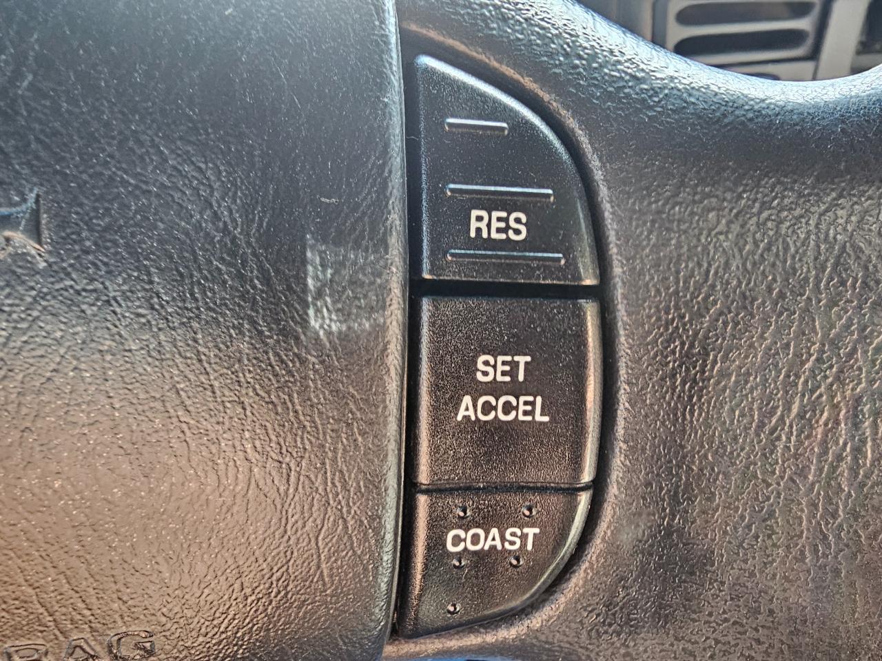 Ford F-150 SuperCrew Crew Cab 139" XLT 2001