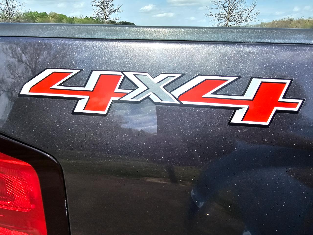 Chevrolet Silverado 2500HD Built After Aug 14 4WD Crew Cab 153.7" LTZ 2015