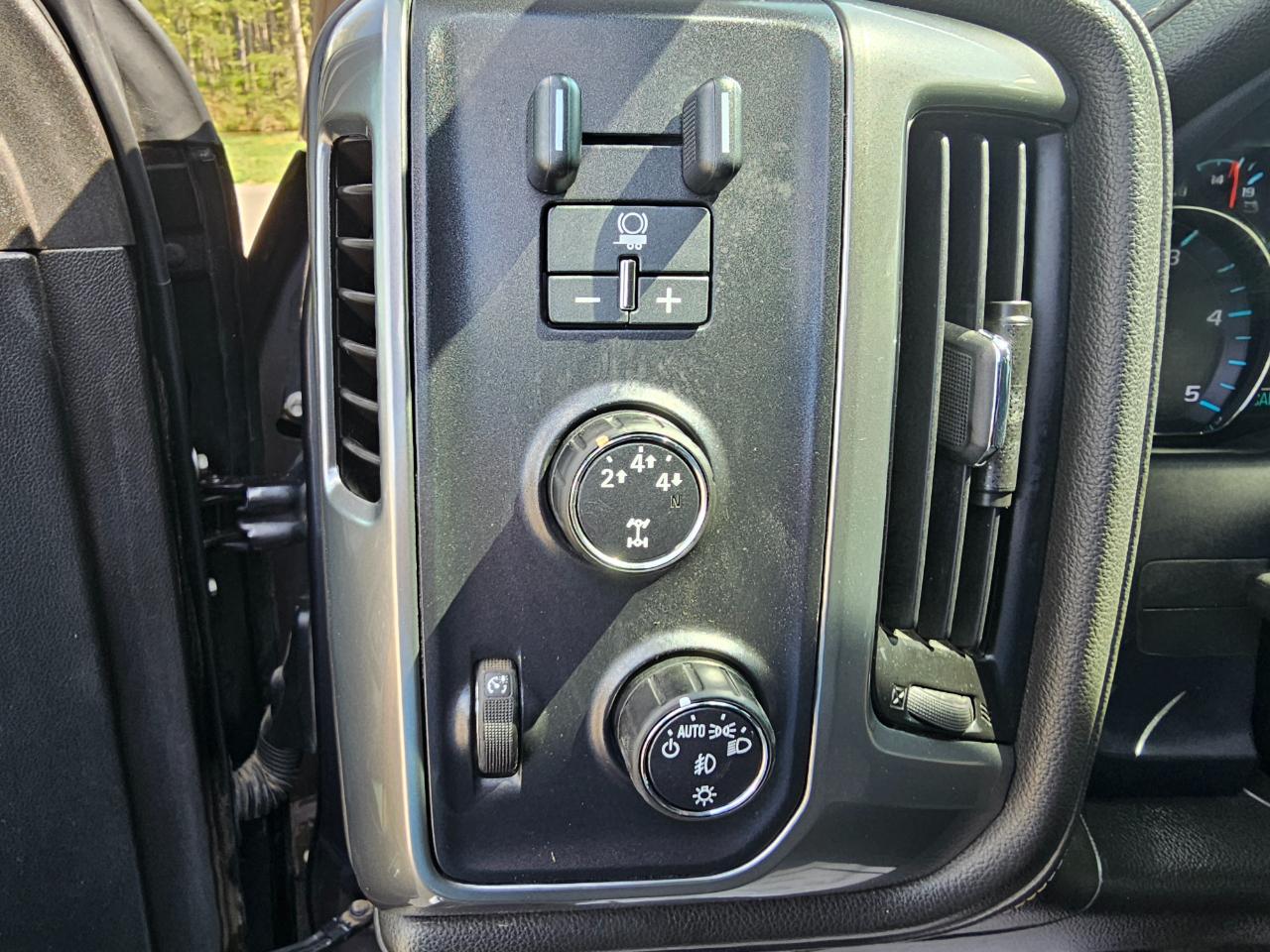 Chevrolet Silverado 2500HD Built After Aug 14 4WD Crew Cab 153.7" LTZ 2015